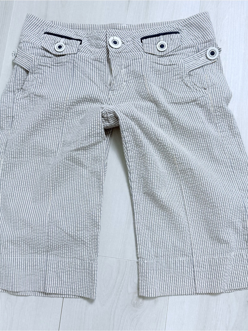 Y2K 2000s Rewind Light Beige pinstripe knee-Length Bermuda Shorts - Picture 2 of 8